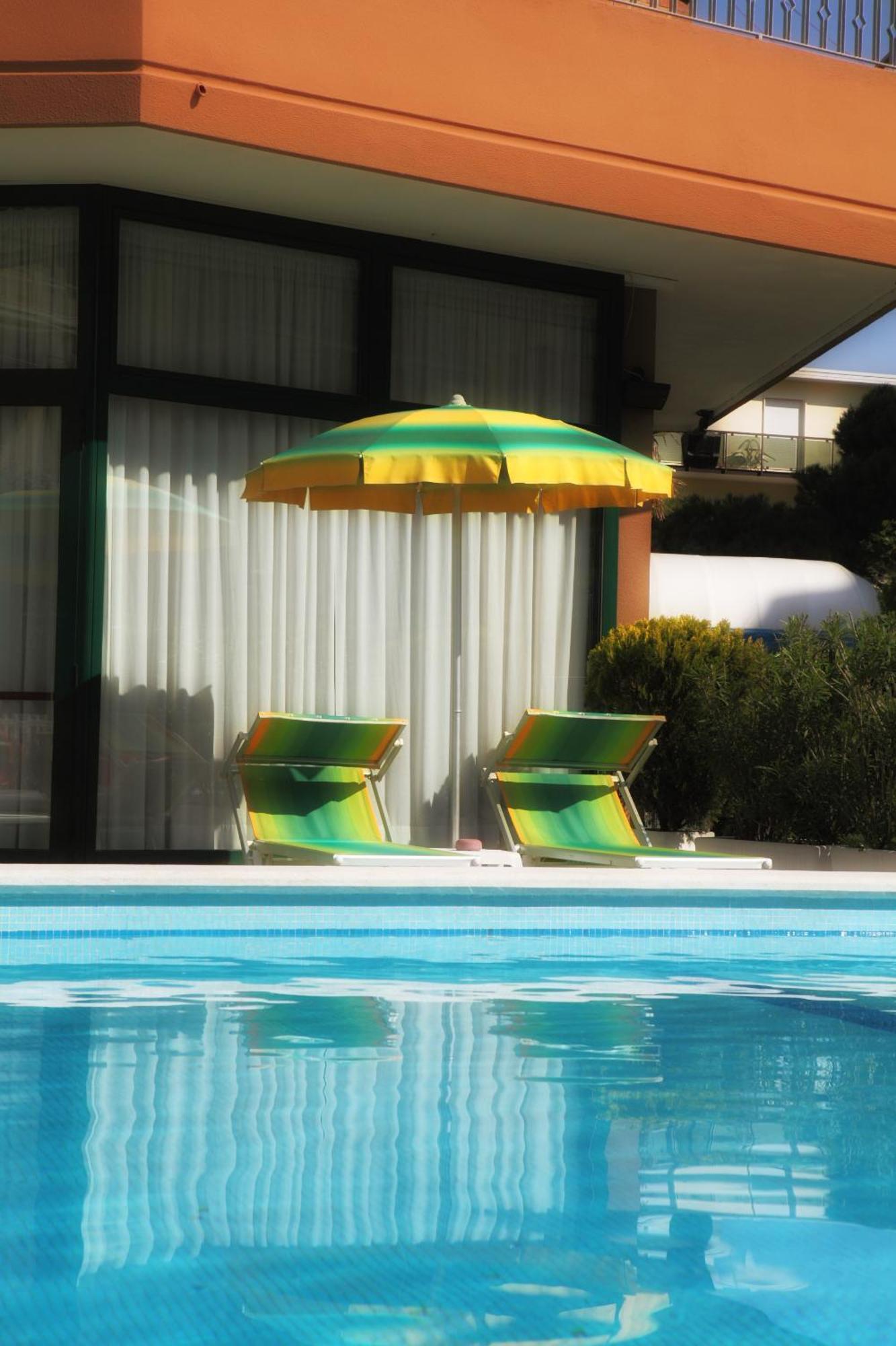 Hotel American ลิโดดิเยโซโล ภายนอก รูปภาพ