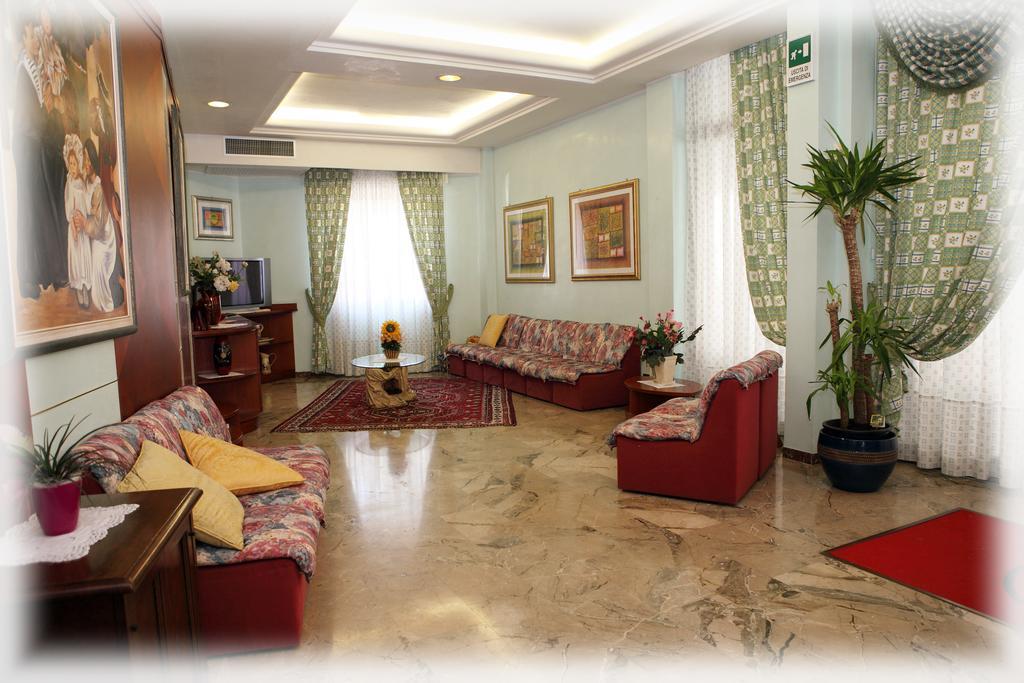 Hotel American ลิโดดิเยโซโล ภายนอก รูปภาพ