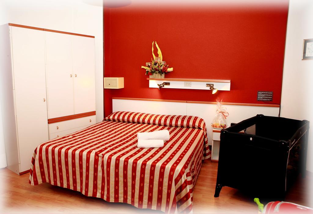 Hotel American ลิโดดิเยโซโล ภายนอก รูปภาพ