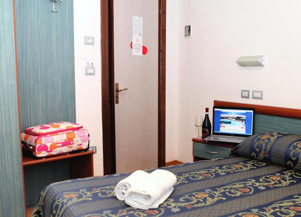 Hotel American ลิโดดิเยโซโล ภายนอก รูปภาพ